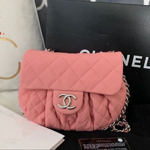 Chanel chain around messenger crossbody bag pink